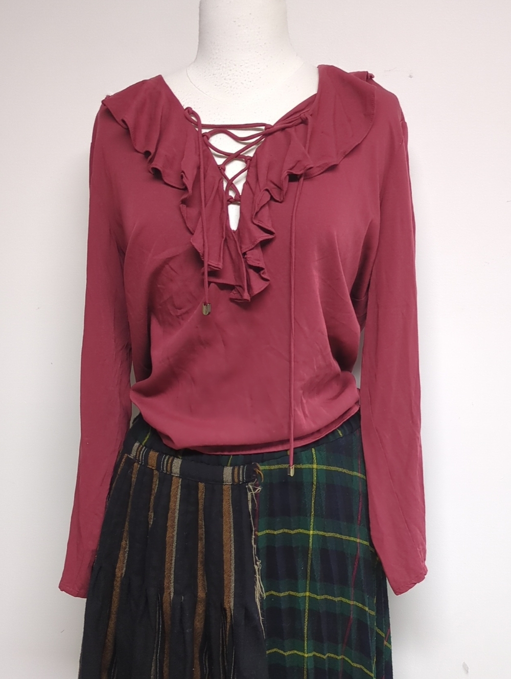 Guess Romantic Ruffle Front Lace Front Vneck Burgundy Blouse Size XL*